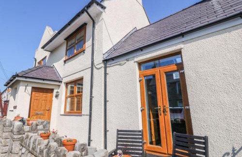 Newborough House | Morannedd