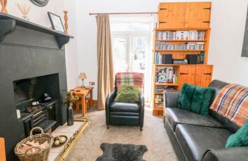 Newborough House | Morannedd