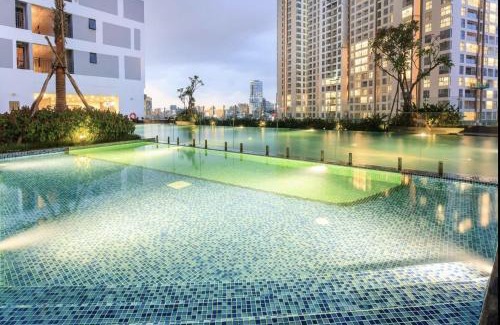 Bach Dang Riverside Apartment | Morning Sunshine at River Gate free Pool