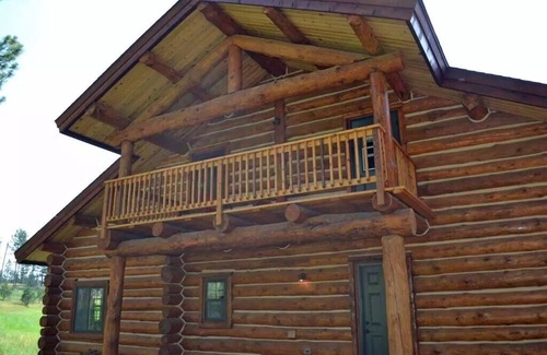 Custer House | Morris Place Lodge next to Stockake Lake in CSP