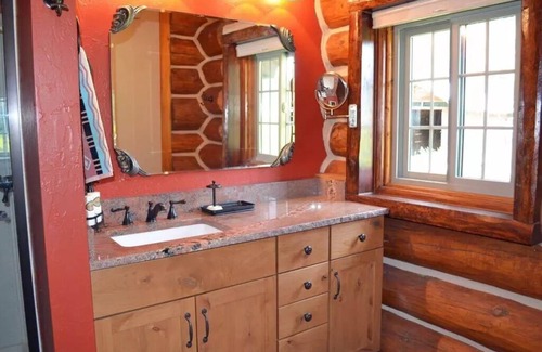 Custer House | Morris Place Lodge next to Stockake Lake in CSP