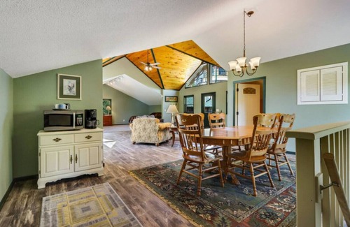 Cable Cabin | Mosbaek Lake Lodge by PMH