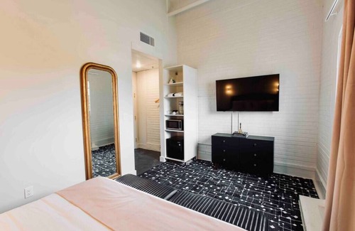 Tyler Park Hotel | Mossrose Suite 203 at The Bellwether Hotel