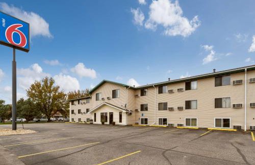 Albert Lea Hotel | Motel 6-Albert Lea, MN