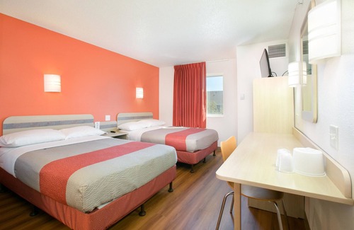 Brooklyn Center Hotel | Motel 6 Brooklyn Center, MN - Minneapolis