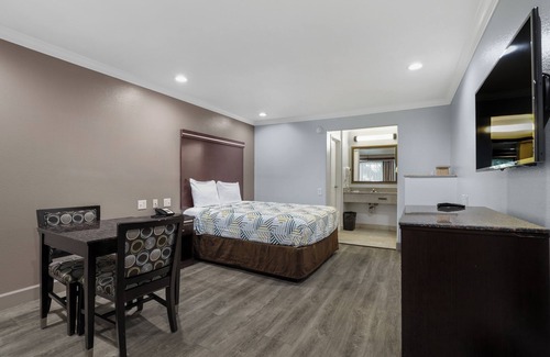 Olde Carlsbad Hotel | Motel 6 Carlsbad, CA - North