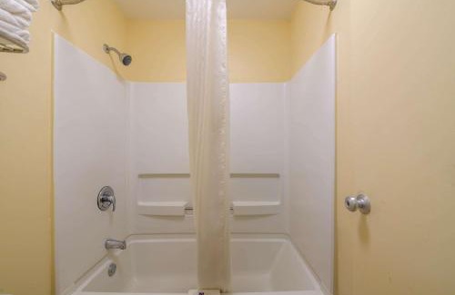 Forsyth Hotel | Motel 6 Forsyth, GA Tift College