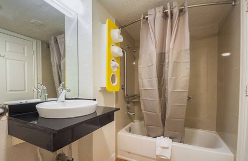 Garland Hotel | Motel 6 Garland, TX - Northeast Dallas