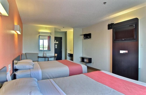 Gilman Hotel | Motel 6 Gilman, IL
