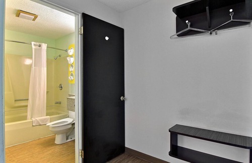 Gilman Hotel | Motel 6 Gilman, IL