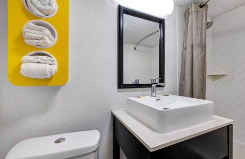 Lawrence Hotel | Motel 6 Indianapolis, IN