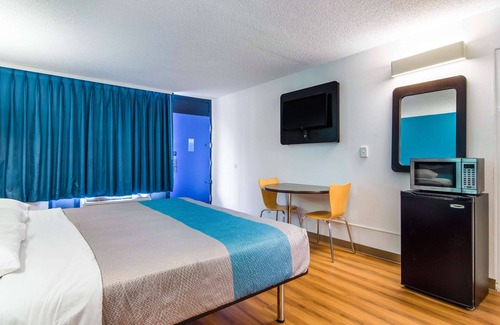 LaGrange Hotel | Motel 6 Lagrange, GA
