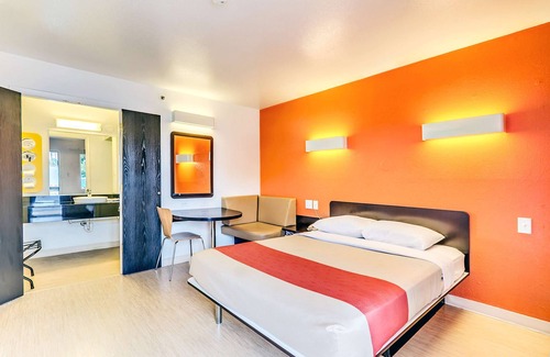 Pumphrey Hotel | Motel 6 Linthicum Heights, MD - BWI Airport