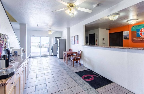 Moriarty Hotel | Motel 6 Moriarty, NM