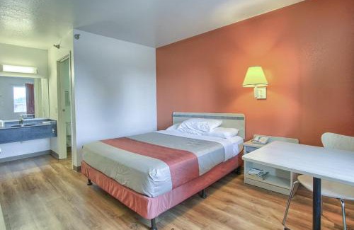 New Cumberland Hotel | Motel 6-New Cumberland, PA - Harrisburg - Hershey South