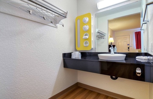 Rowland Heights Hotel | Motel 6 Rowland Heights, CA - Los Angeles - Pomona