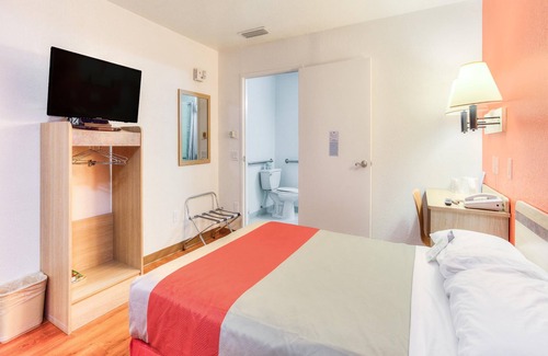 Lake Oswego Hotel | Motel 6 Tigard, OR - Portland South - Lake Oswego