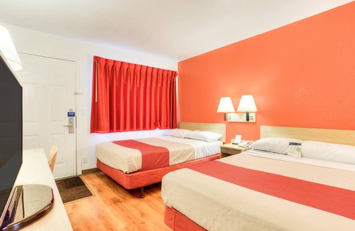 Lake Oswego Hotel | Motel 6 Tigard, OR - Portland South - Lake Oswego