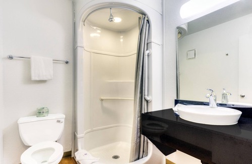 Lake Oswego Hotel | Motel 6 Tigard, OR - Portland South - Lake Oswego