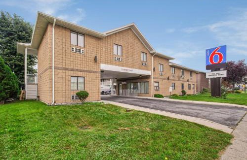 Windsor Hotel | Motel 6-Windsor, ON