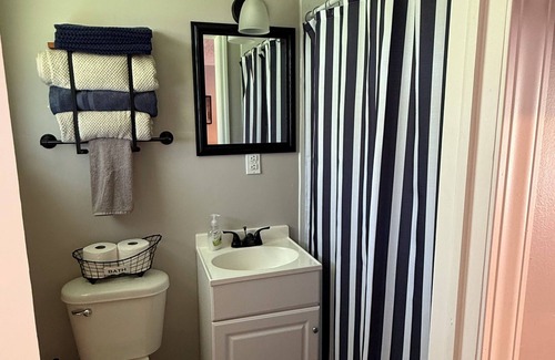 Gilbertsville Hotel | Motel at KY Lake. Stars & Stripes.