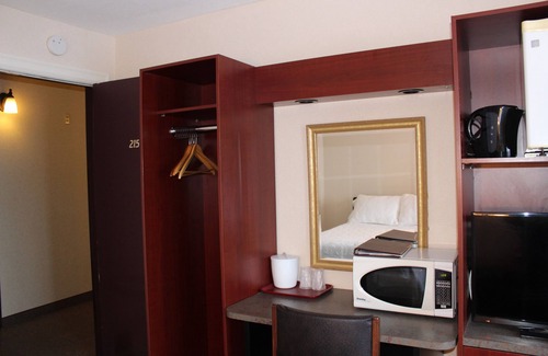 Repentigny Hotel | Motel Capri & Suites