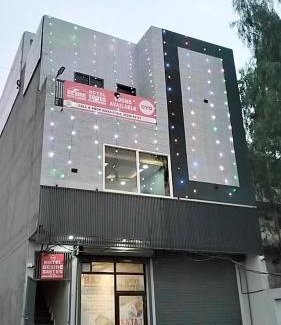 Phagwara Hotel | MOTEL DESIRE SUITES -- STUDIO LUXURY ROOMS-- LPU Law Gate -- Special for Families, Students, Couples, Corporate, Groups, Parents