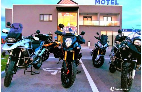 Mali Radic Hotel | Motel Kamenica