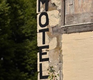 Bourgueil Hotel | Motel - Usine à Gaz