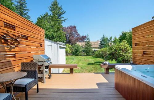 North Bend House | Mother in Law Suite with Private Hot Tub-Downtown