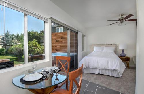 North Bend House | Mother in Law Suite with Private Hot Tub-Downtown