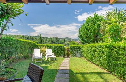 Monte Apartment | Mother of Pearl House with Lake View Pool