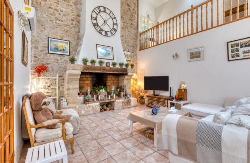 Cournonsec House | Moun Mas