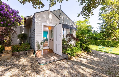 Mount Macedon Cottage | Mount Macedon charming country cottage