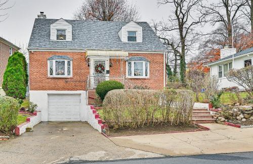 South Side Apartment | Mount Vernon Getaway - 4 Mi to the Bronx Zoo!