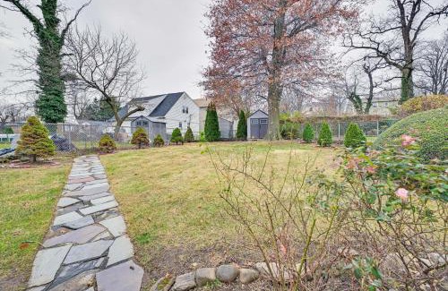 South Side Apartment | Mount Vernon Getaway - 4 Mi to the Bronx Zoo!