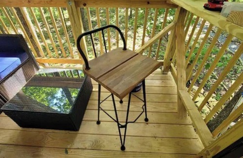 Denton House | Mountain Bell tent Tree house providing views of surrounding mountains and lake.