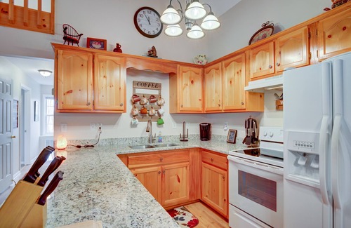 Eagle Mountain Cabin | Mountain cabin with WiFi, fireplace, shared pools, game room, tennis, & gym