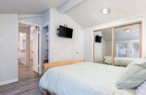 Snowbird Cabin | Mountain Cottage on River