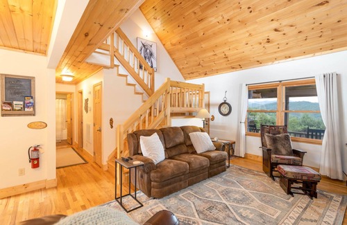 Todd Cottage | Mountain Cottage with Long-Range Views