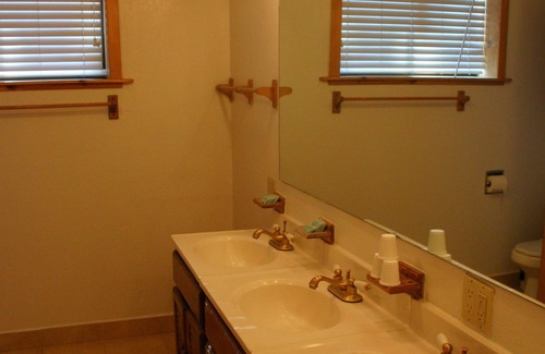 South Lake Tahoe Cabin | MOUNTAIN HOME LODGE TO A UNIQUE EXTENDED STAY ACRE+ FOR YOUR GROUP 8-40