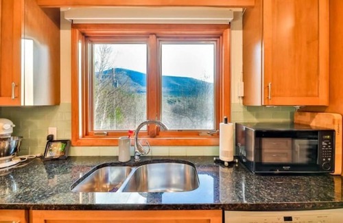 Maplecrest House | Mountain house w/stunning views & gourmet kitchen 7 mi to Windham 9 to Hunter