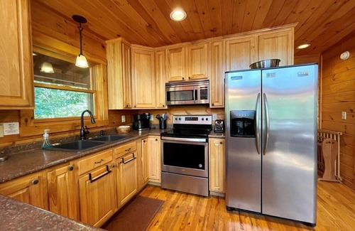 Lansing House | Mountain Lair - Jefferson, NC