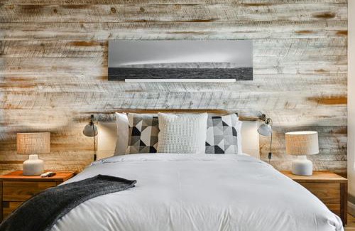 Mont-Tremblant House | Mountain Lake Retreat Cozy Condo with Great Views