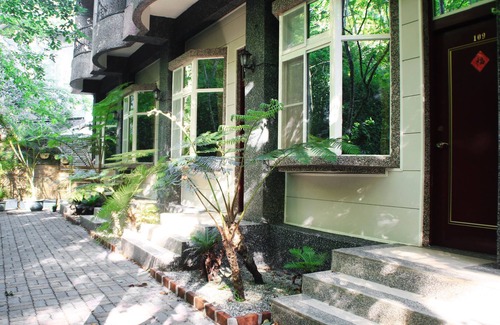 Jinfeng Bed & Breakfast | Mountain Lodge