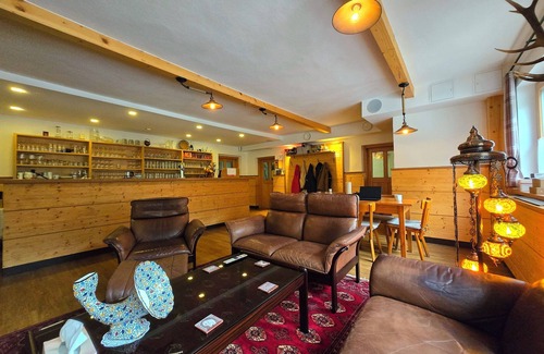 Aspangberg-Sankt Peter Ski Chalet | Mountain Residence in Austrian Alps for Skiing & Events, 1h to Vienna&Airport