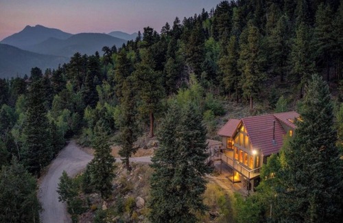 Golden House | Mountain Retreat with Hot Tub Near State Park