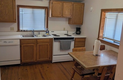 Davis Cabin | Mountain View 2 Bed Cabin