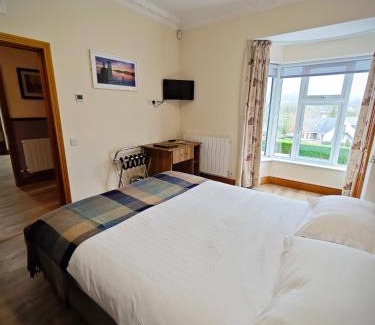 Lecemy House | Mountain View Accommodation