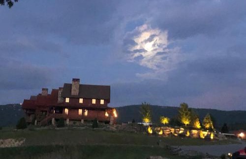 Elk Park House | Mountain View Lodge at Eagles Nest